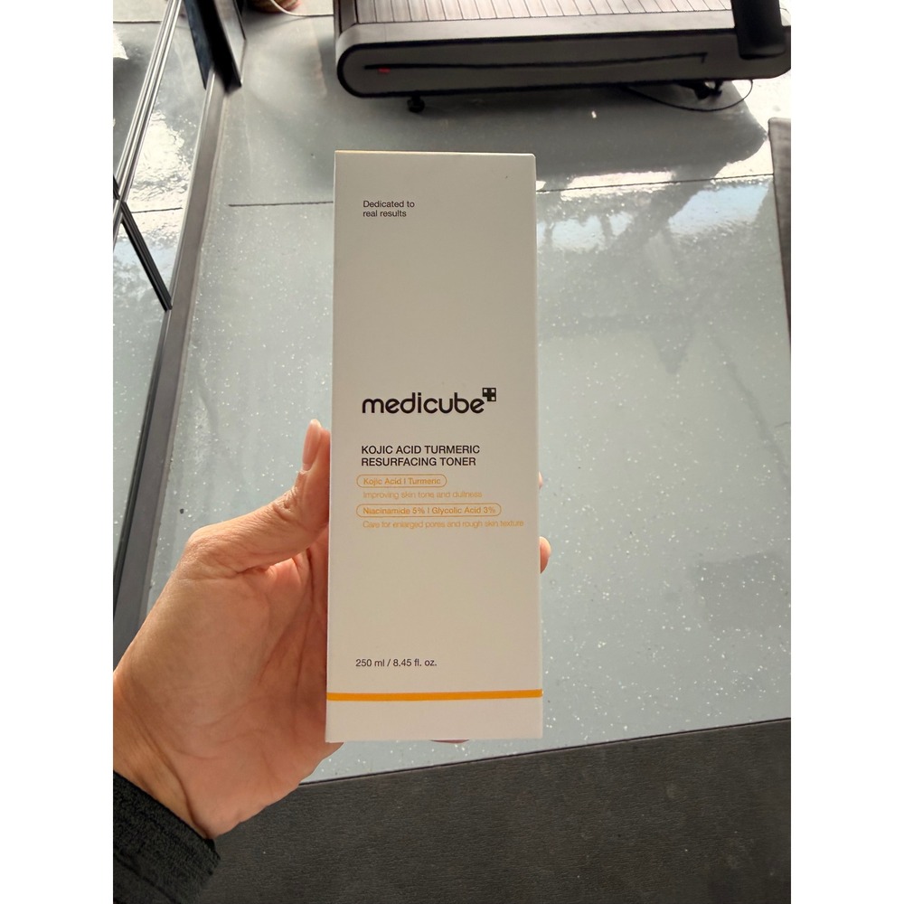 Medicube Kojic Acid Turmeric Resurfacing Toner Niacinamide Glow K-Beauty 250ml